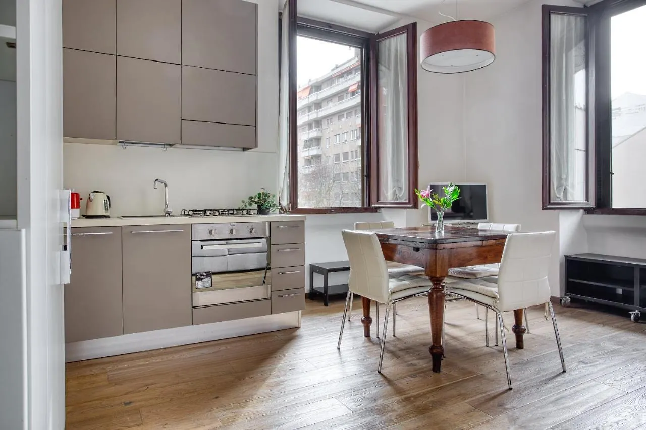 Joivy Classic Flat With Balcony Apartment Milan