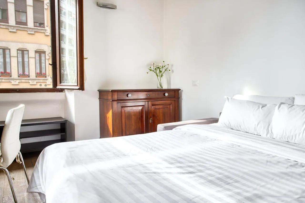 Joivy Classic Flat With Balcony Apartment Milan Italy