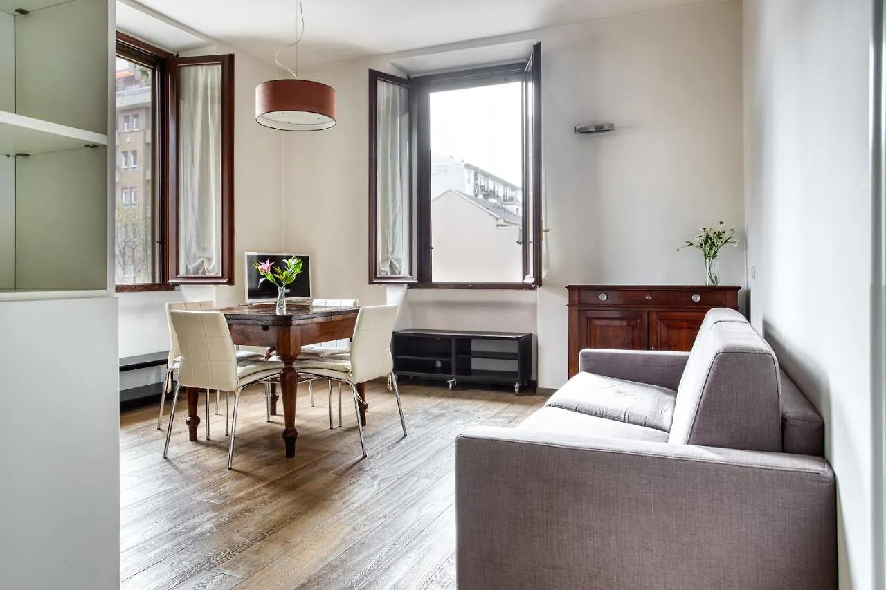 Joivy Classic Flat With Balcony Apartment Milan