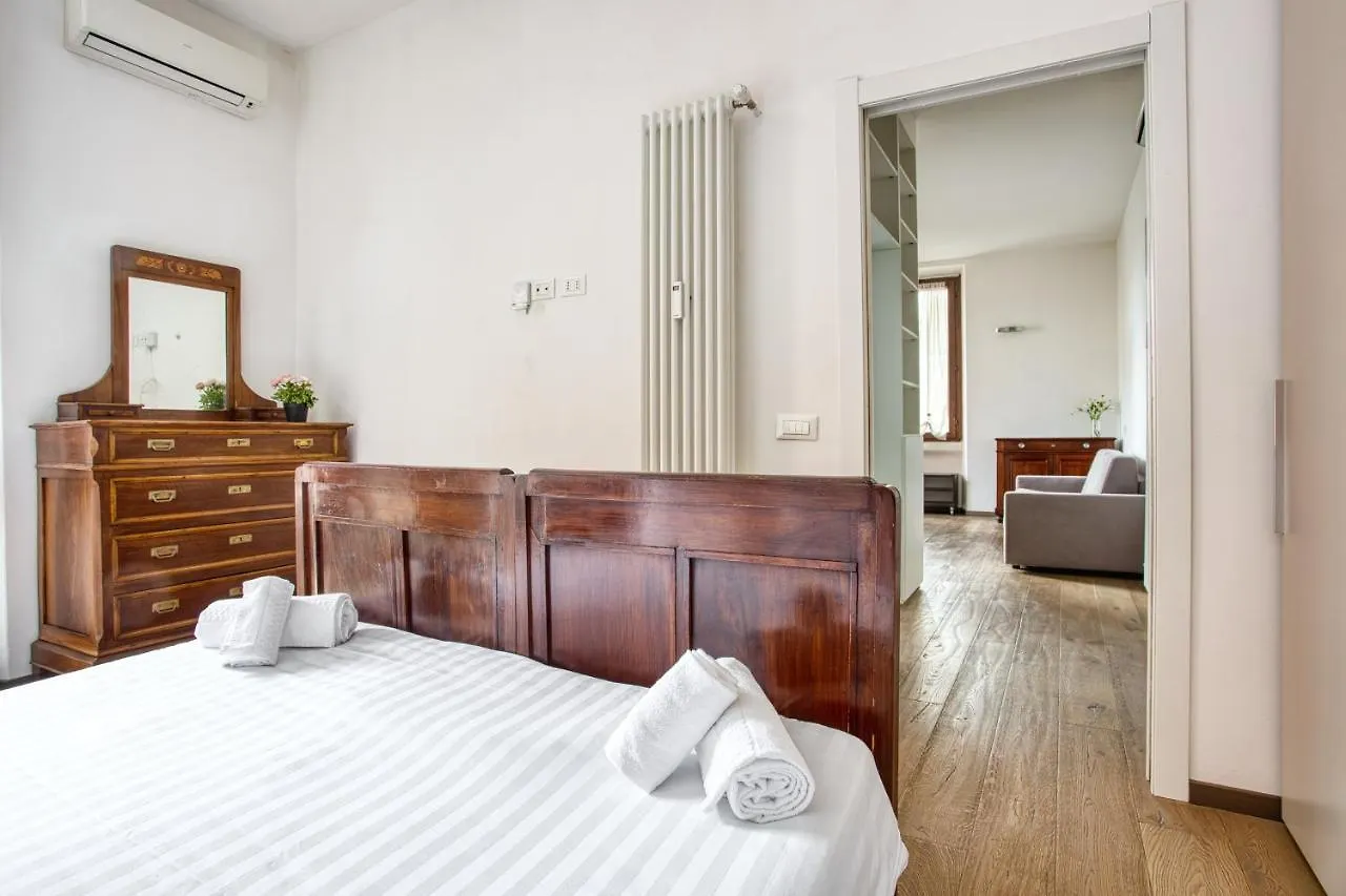 Joivy Classic Flat With Balcony Apartment Milan